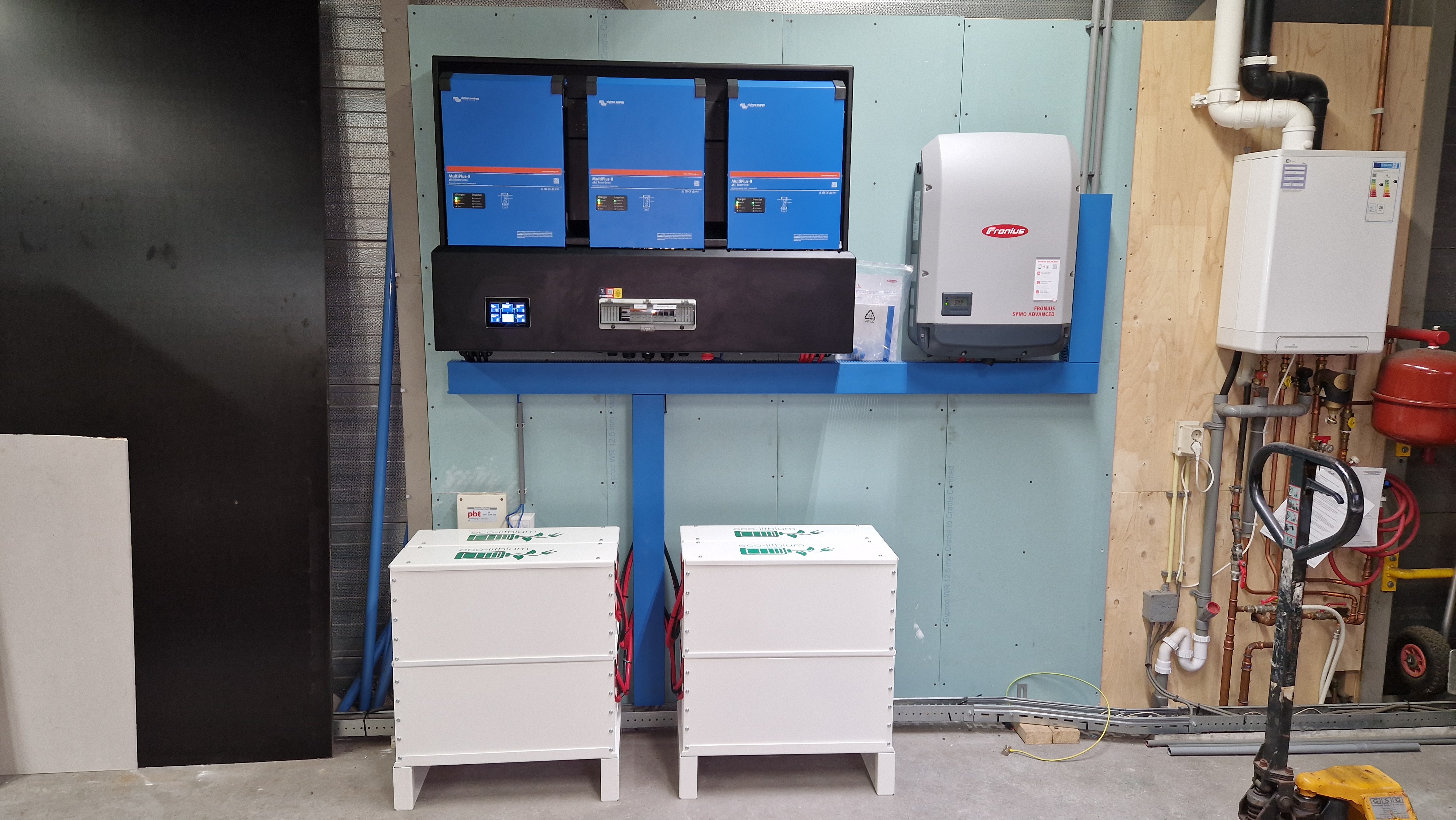 Een Multiplus 8000 systeem met 60 kWh accu